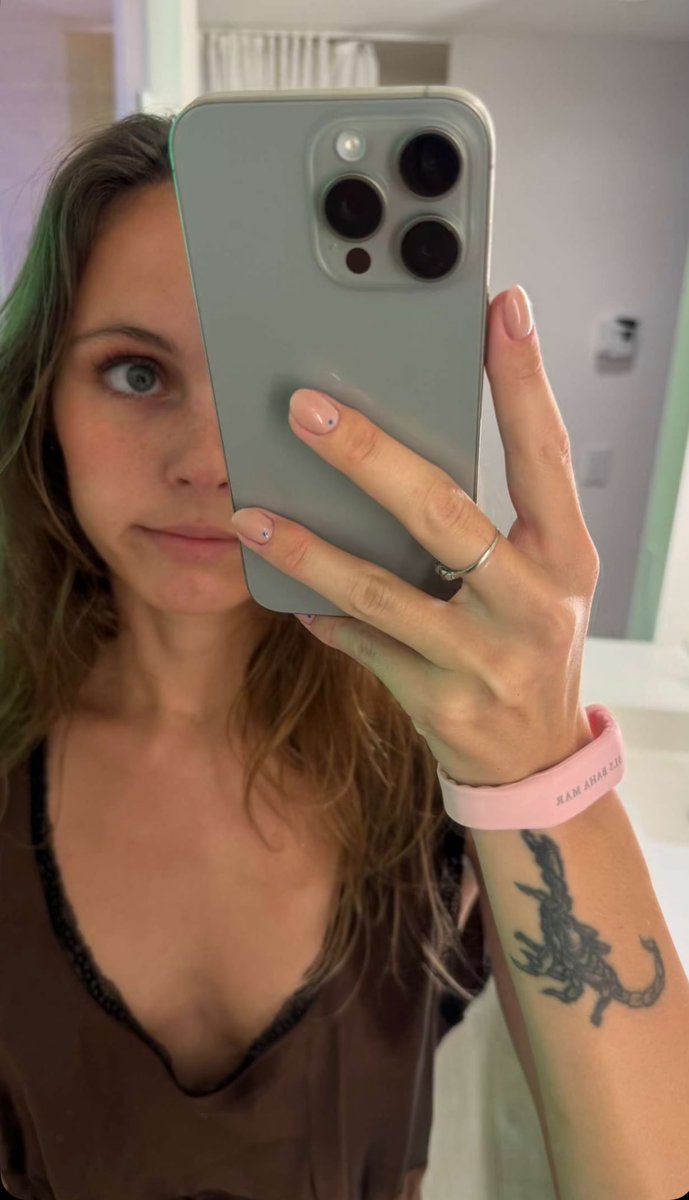 Sarah tweet media