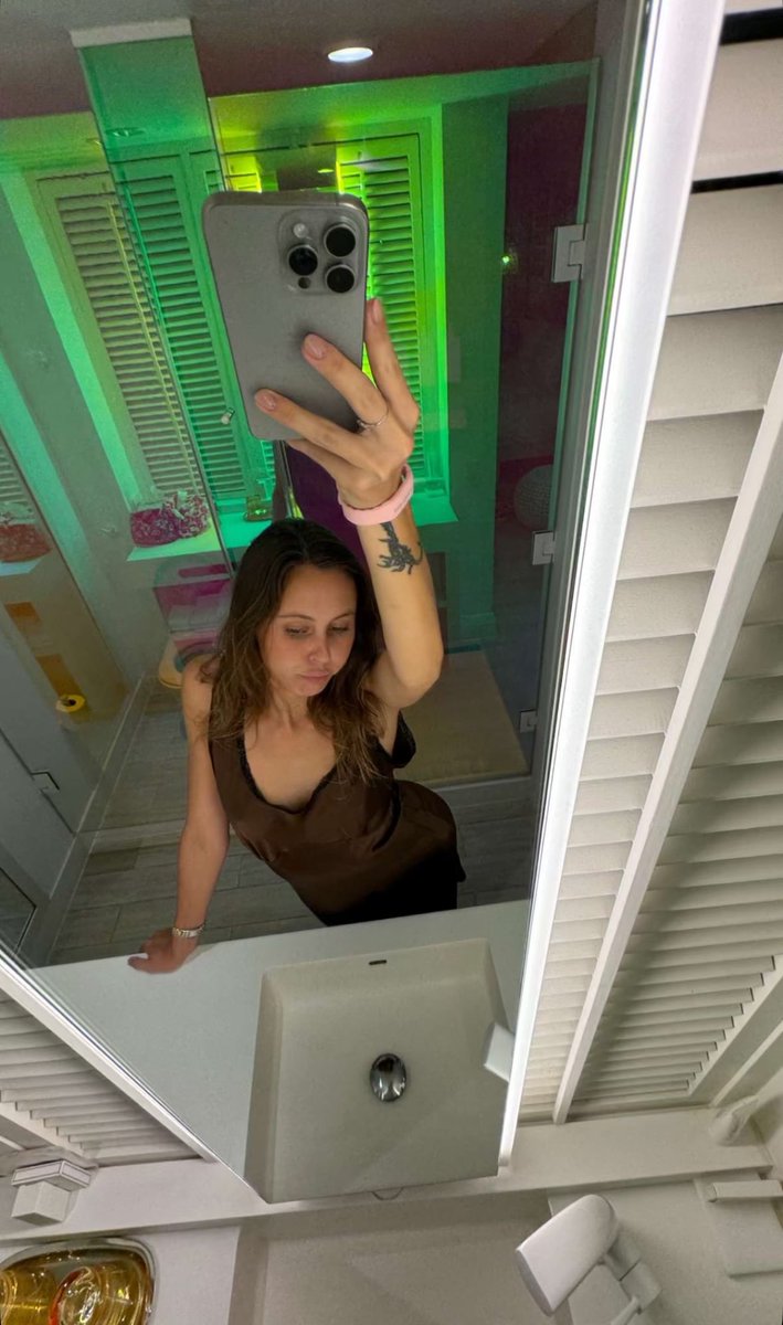 Sarah tweet media