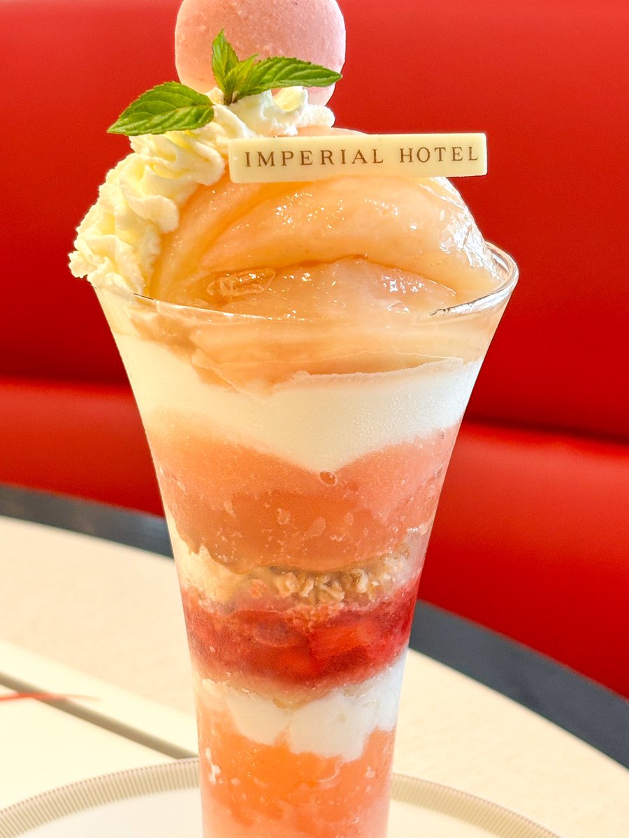 kanda_azarashi's tweet image. 連休最終日は桃活🍑✨帝国ホテルの桃パフェへ。14時〜数量限定！
パークサイドダイナー/帝国ホテル