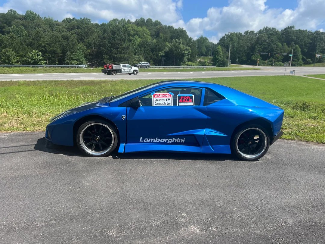 Lamboo_Brainlet's tweet image. That's a real nice Lamboorghini u got there. 👀
Looks beautiful in blue.
$LAMBOO life