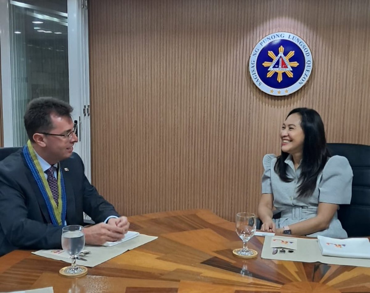 EUAmbPH's tweet image. Great meeting with @QCMayorJoy Joy Belmonte. We discussed shared priorities including climate action, gender and inclusivity, justice and good governance, and fostering a business-friendly environment that champions socially and environmentally sustainable local enterprises๐ช๐บ๐ต๐ญ๐