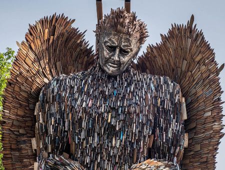 The public are being encouraged to get involved with the Knife Angel, an exciting project to tackle knife crime in Hertfordshire &gt; livingmags.info/get-involved-w… #KnifeCrime #Herts #KnifeAngel @hertspolice