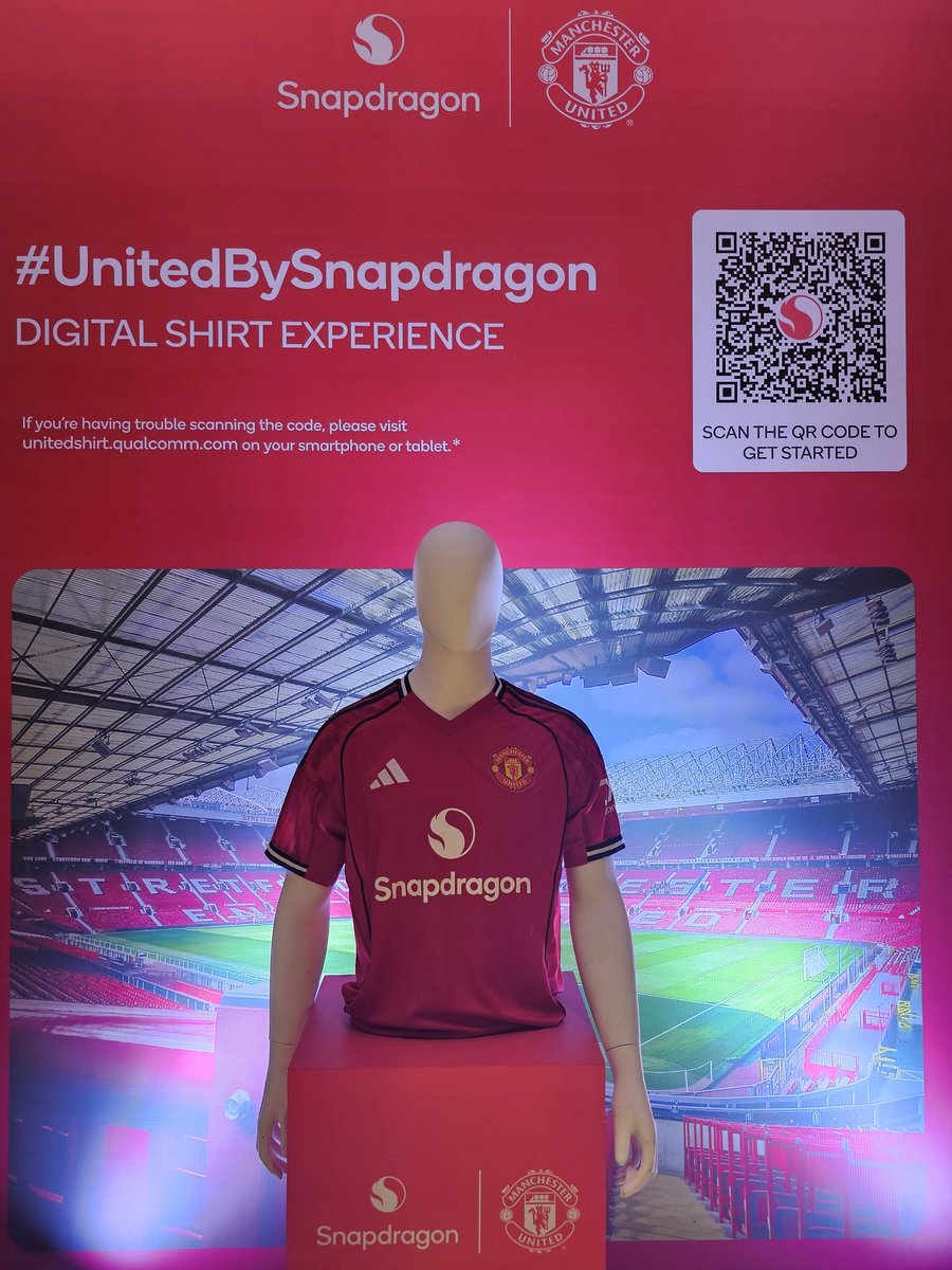 Snapdragon_IN's tweet image. Swipe. Zoom. Scan.
The #ManUtd Zone lets you walk into Old Trafford right from #SnapdragonForIndia, no flight needed! ✈️
