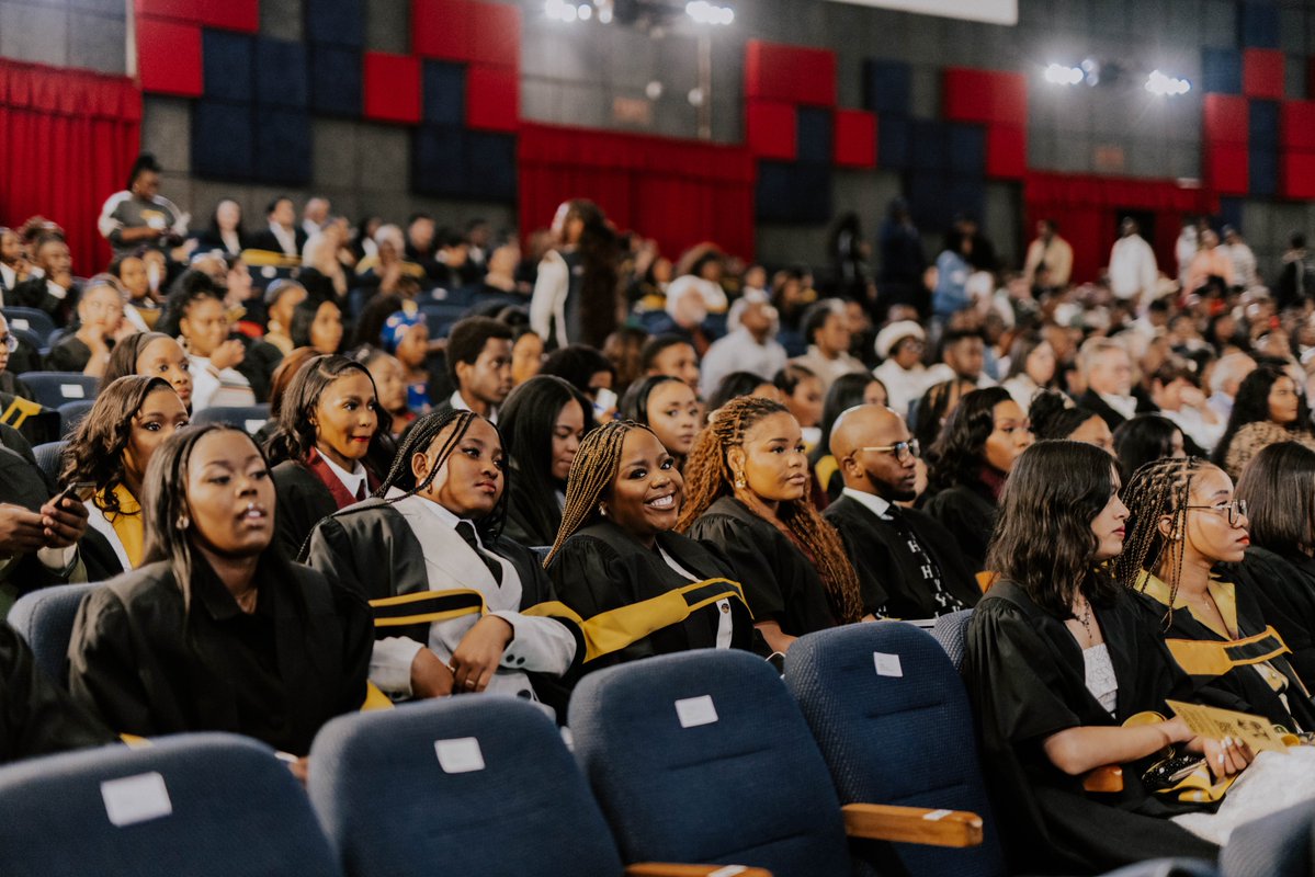 WitsUniversity's tweet image. 🎓 Congratulations to our Wits graduates!
To all our graduates, we are incredibly proud of your hard work, resilience and dedication. You have earned your place among generations of Witsies who continue to shape the world. 🎓🏛️
As you step into the next chapter, we know you…