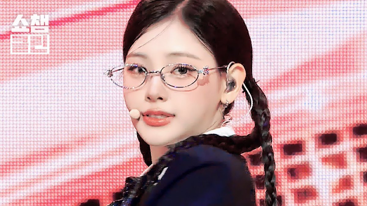 ALLTHEKPOP's tweet image. [덕질캡처용♥CLEAN] Baby DONT Cry (베이비돈크라이) – F Girl

&apos;CLEAN&apos;버전으로 캡처 준비-📸✨
🎥youtu.be/xj0LeThSP5g

#SHOWCHAMPION #쇼챔피언 #BabyDONTCry #BDC #베돈크 #FGirl @BabyDONTCry_BDC