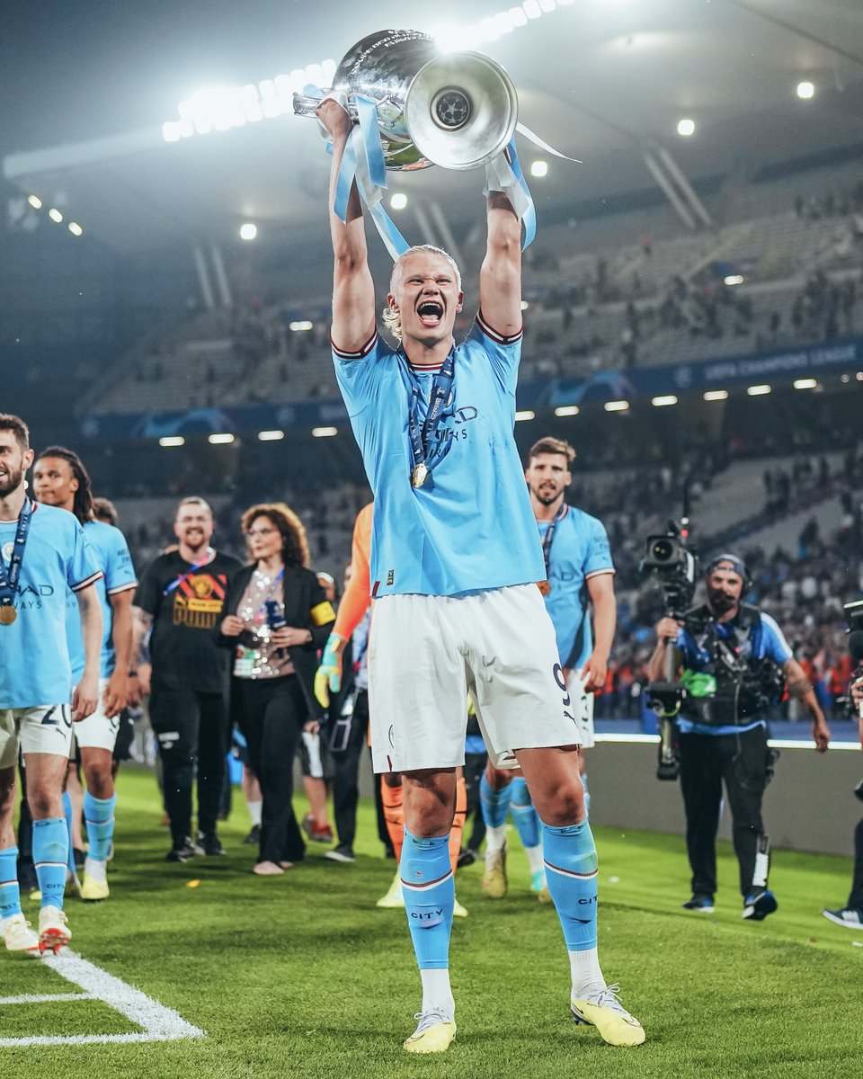 ManCity's tweet image. Happy Birthday to our number nine, @ErlingHaaland! π₯³π©΅