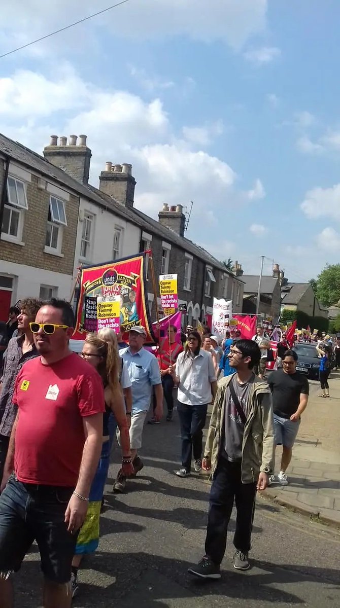 uaf's tweet image. 7 years ago #OTD 1000 anti fascists humiliated a rump far right demonstration in Cambridge.
@RMTunion brought many & with @fbunational helped steward march.
Local mosque fed/watered people on a hot day!
Brilliant united front.
@AntiRacismDay @RichardREPEAT @Searchlight_mag