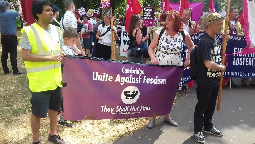 uaf's tweet image. 7 years ago #OTD 1000 anti fascists humiliated a rump far right demonstration in Cambridge.
@RMTunion brought many & with @fbunational helped steward march.
Local mosque fed/watered people on a hot day!
Brilliant united front.
@AntiRacismDay @RichardREPEAT @Searchlight_mag