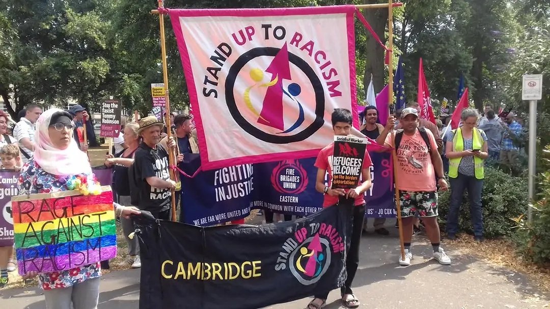uaf's tweet image. 7 years ago #OTD 1000 anti fascists humiliated a rump far right demonstration in Cambridge.
@RMTunion brought many & with @fbunational helped steward march.
Local mosque fed/watered people on a hot day!
Brilliant united front.
@AntiRacismDay @RichardREPEAT @Searchlight_mag