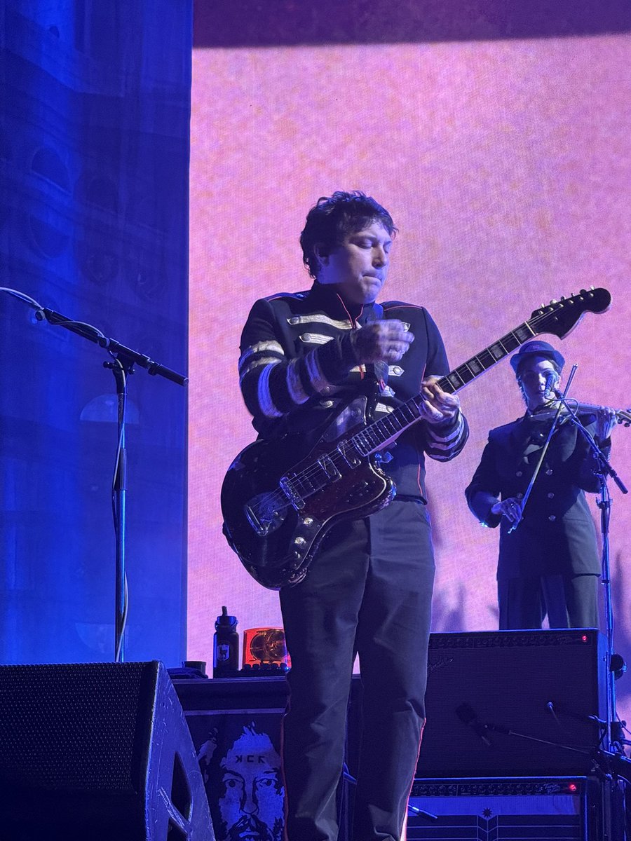 cqurtknee's tweet image. I’ve decided to feed mcr twt with pics I took so here.. #MCRSF