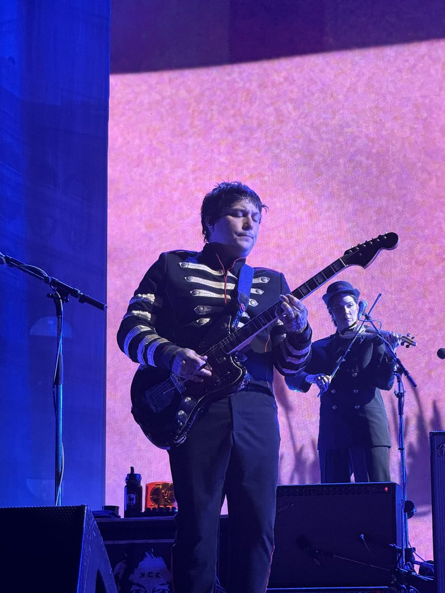 cqurtknee's tweet image. I’ve decided to feed mcr twt with pics I took so here.. #MCRSF