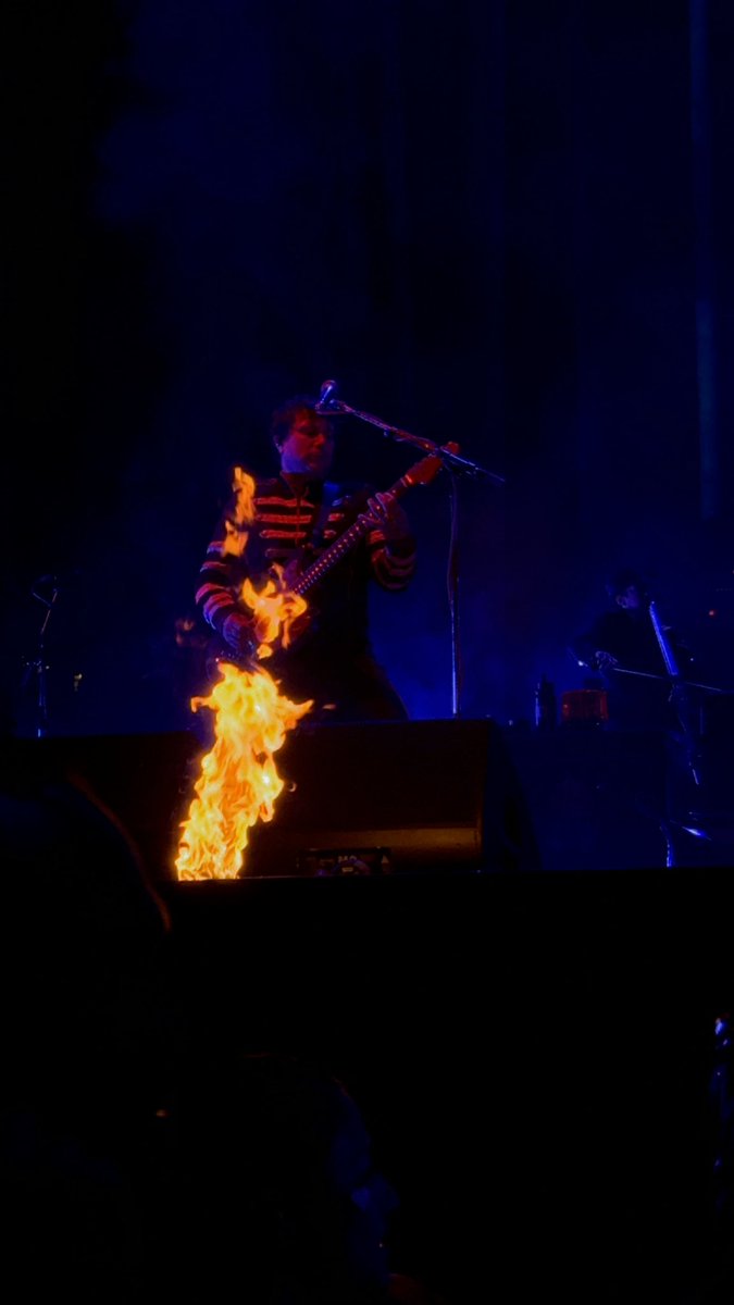 cqurtknee's tweet image. I’ve decided to feed mcr twt with pics I took so here.. #MCRSF