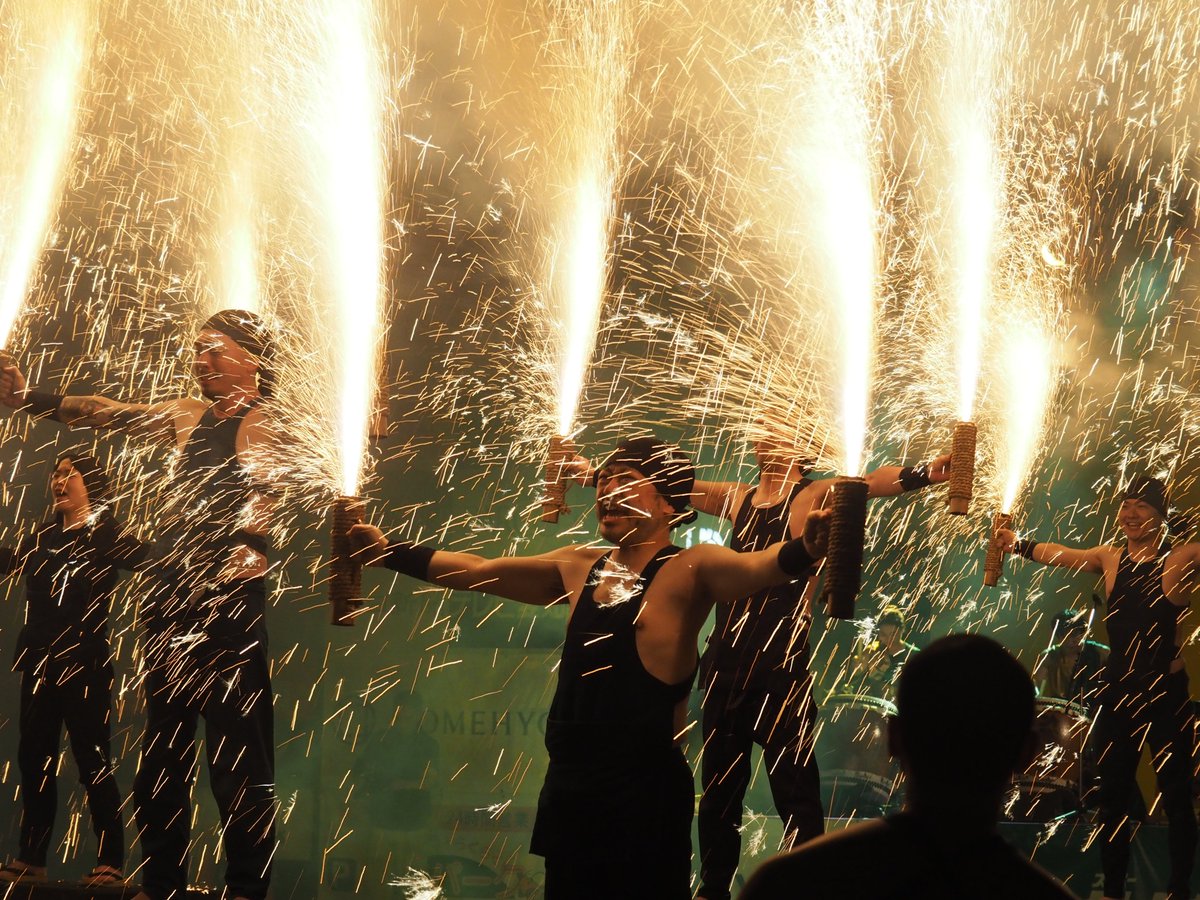 osufestival's tweet image. ð#倧é å€ãŸã€ã ã®å€§ããªãæçè±ç«ïŒ
ç¥ãã®å€ãç· ããããã倧迫åã®ãã£ããŒã¬ã
ð¥å€§é 倪éŒä¿åäŒã®å壮ãªé¿ãã®äžã§ç¹°ãåºããããã çºäººãã¡ã®ç±ãè±ç«ã®ç«¶æŒïŒ
ãã®è¿«åãããã²ç®ã®åã§ãäœæãã ããã
å ŽæïŒå€§é 芳é³å¢å
æ¥æïŒ8æ3æ¥(æ¥) 20:30ïœâŠ