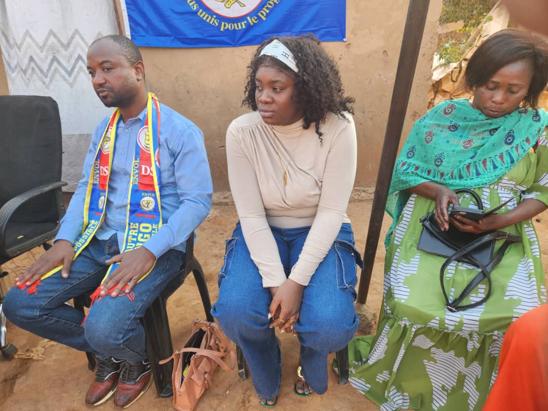 KONDETUTI1's tweet image. #Redynamisation
#ENVOL_RD_Congo
#LUALABA

Lualaba a vibré aux rythmes de la refondation du Congo 🇨🇩 . Bravo cher Coordo Tshibamb Maren Rams, L&apos;homme du terrain.

&quot;L&apos;heure est à l&apos;implantation et redynamisation &quot;

#RefondationDuCongo 

@DSESANGA @Envol_Rd_Congo