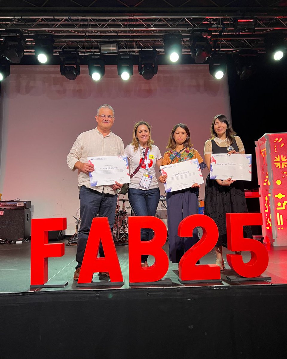 FabLabLeon's tweet image. ¡Volvimos de #FAB25 🇨🇿 con nuevas ideas!
Reencuentros, networking, workshops, charlas y la graduación de #FabAcademy y #Fabricademy.
¡Gracias a todos los que compartieron esta increíble experiencia!
#FabLabLeón #STEAM #MakerMovement #DigitalFabrication