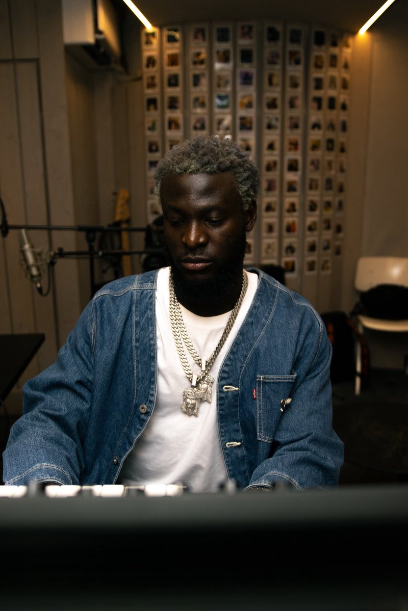 OFIVETV's tweet image. In the studio with @kelpvibes 

📸 @MalcolmKata for OFIVE TV