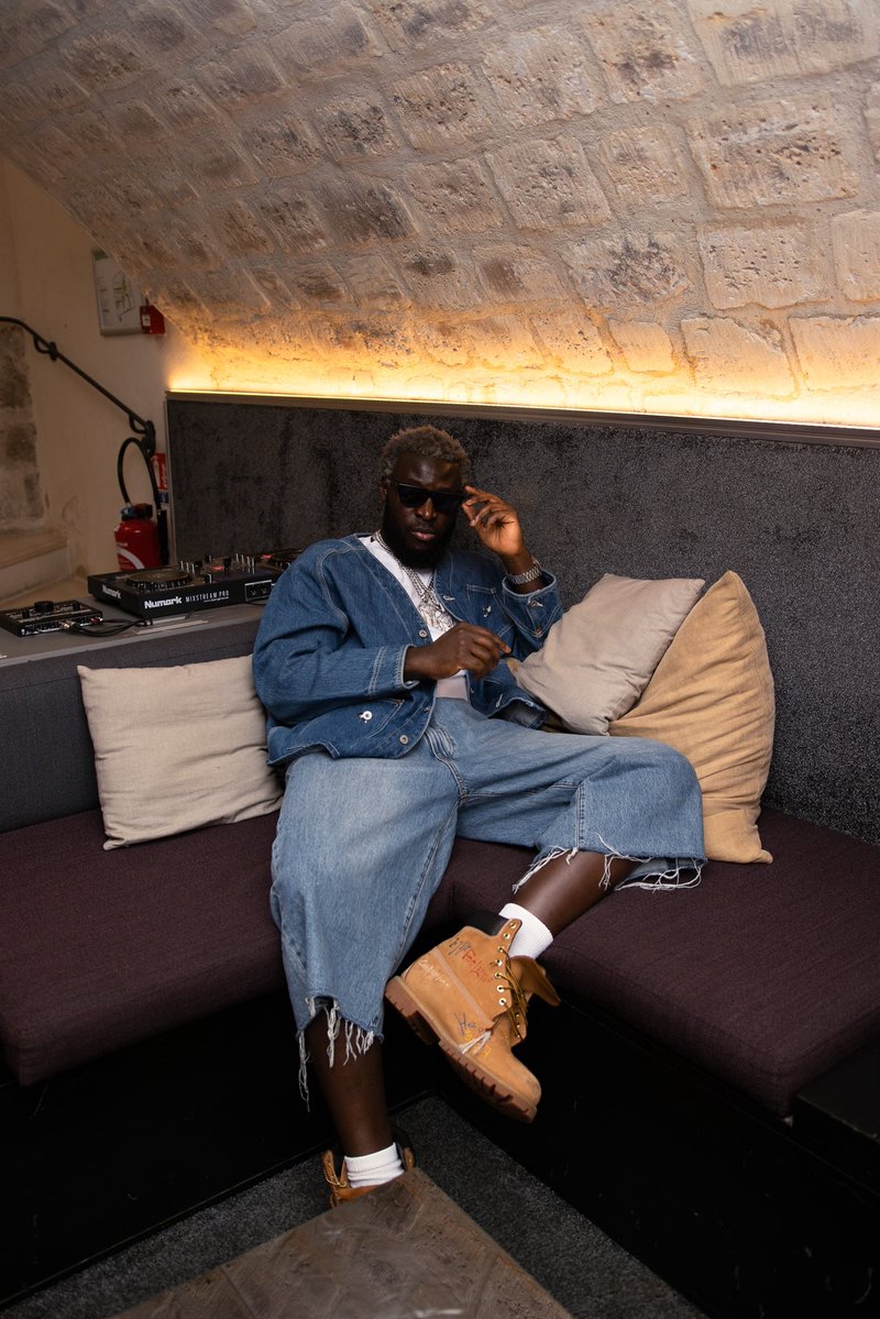 OFIVETV's tweet image. In the studio with @kelpvibes 

📸 @MalcolmKata for OFIVE TV