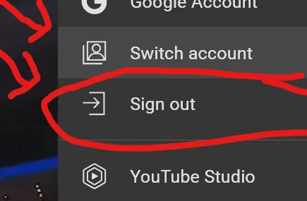 squiduu_yt's tweet image. top 1 des pires inventions jamais créé par l'humanité, qui est le fdp chez google qui a décidé de mettre ce bouton ici ?