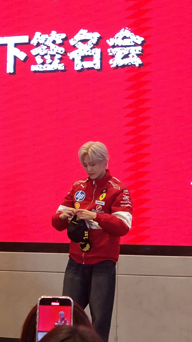 🏎️Everybody is a Ferrari fan.