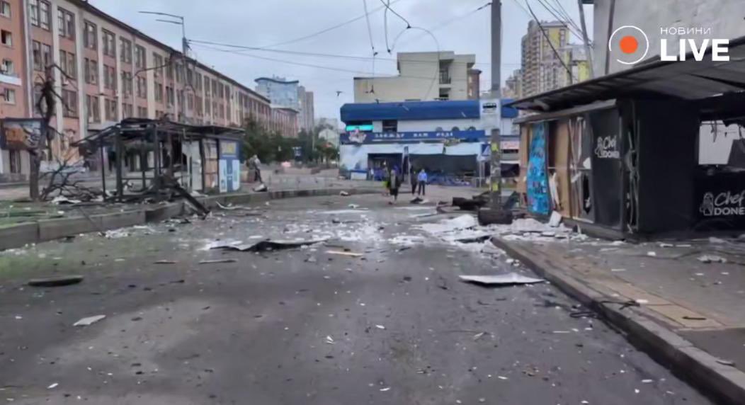 DefensieMin's tweet image. Weer een nacht vol Russische terreur in Oekraïne. Met mensen in metrostations, slachtoffers en veel schade.
Dit verandert alleen met meer militaire steun aan Oekraïne en meer druk op Rusland.
Vandaag een digitaal overleg met defensieministers (UDCG) om meer steun te leveren. 🇺🇦