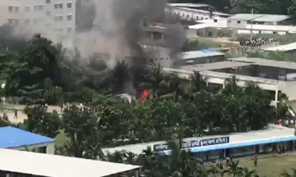 উত্তরায় বিমানবাহিনীর প্রশিক্ষণ বিমান বিধ্বস্ত