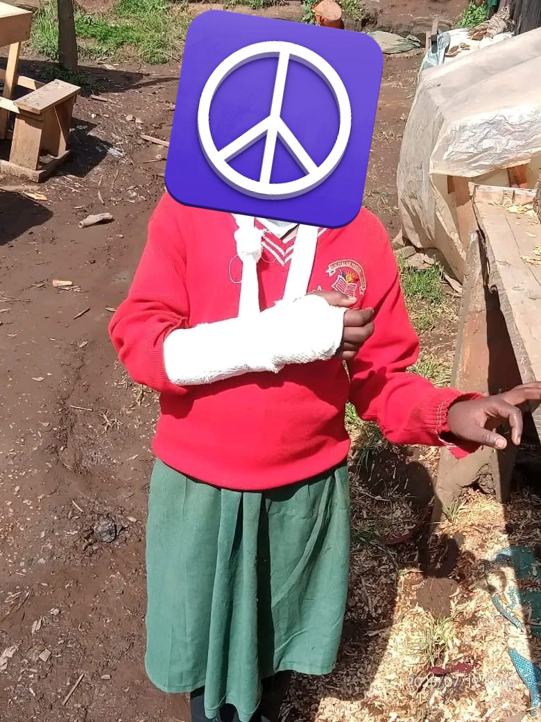 _James041's tweet photo. FROM MY DM 🛑 

"Ololtualan Primary School, Olorropil Ward, 

One of your teachers beat this young girl until her hand fractured. Her crime? Ati ako na fee arrears ya 500 she was supposed to go home and collect. Kwani is she one responsible or is it not the parents? And even if she was, does that warrant the thorough beating to the extent of fracturing her hand?. 

Mr. Mpusia and the rest of your team. You have to give an account and take responsibility of your actions.  Disciplining pupils is okay but not to this extent."
