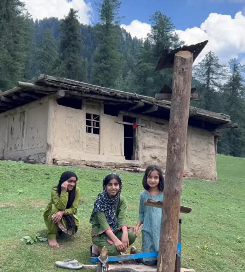 JhanUlfat's tweet image. Life in mountains 
Simplicity + innocence ❤️