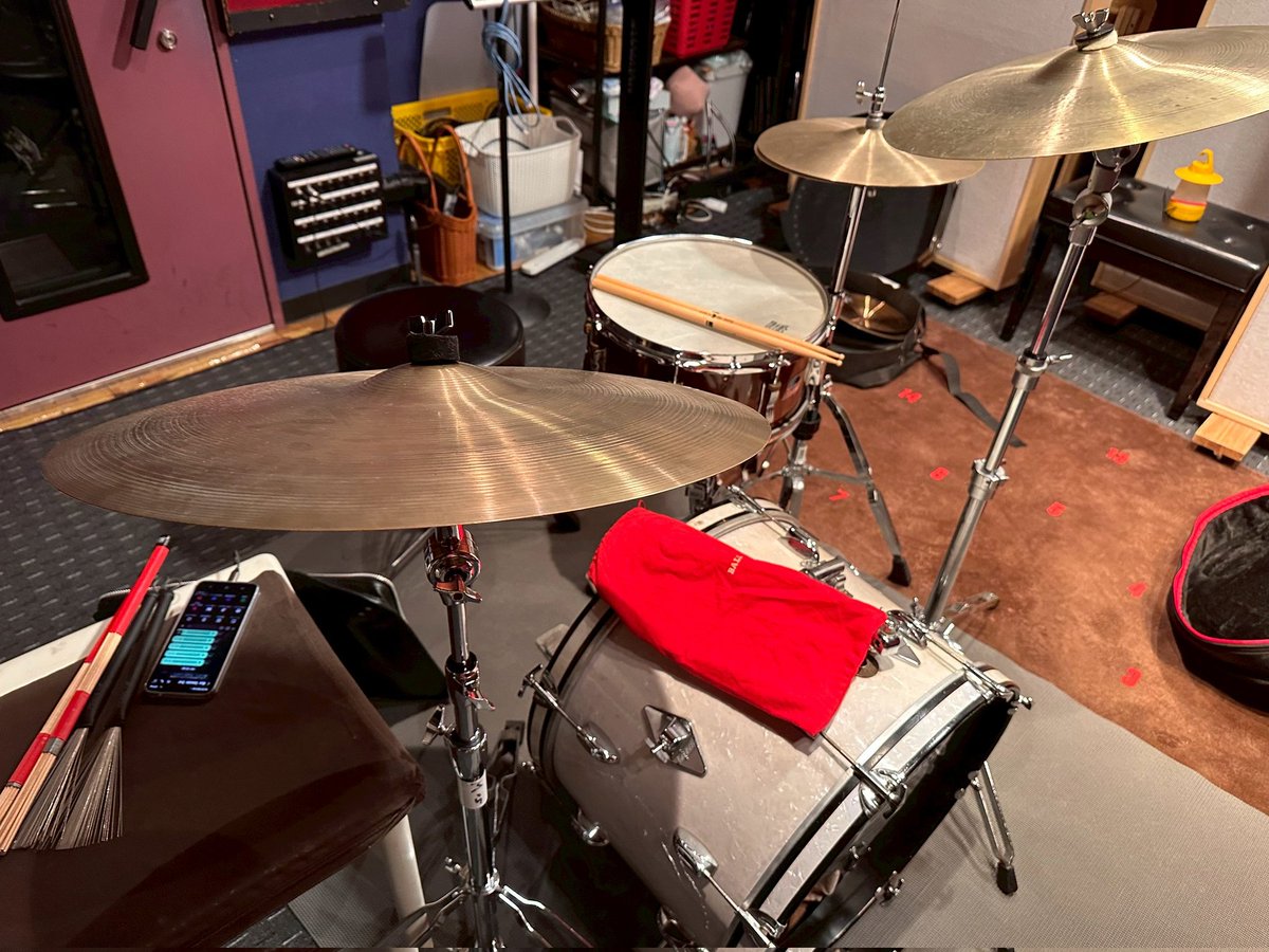 今日はスタジオが空いていたので、ドラムの練習をしました。
ボサノヴァは難しいな(笑)

#ドラム
#Drum