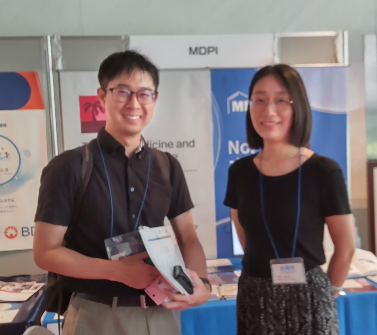 Taking this opportunity, we were delighted to meet with our journal's  editorial board member, Prof. Shigeyuki Kano, and had a very  enjoyable discussion. Dr. Soichiro Saeki from JIHS also visited our booth and took a photo with us. 
Thank you all for your continued support! 😃🤝