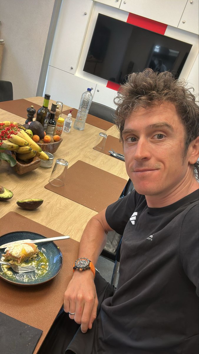 GeraintThomas86's tweet image. Wouldn’t want to spend my last rest day breakfast with anyone else 👍 #TDF2025