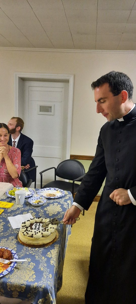 RomanCathMedia's tweet image. Some parishioners who were unable to attend Ordinations welcome Father Andrew Nowrouz for his First Mass at Queen of All Saints in Pottstown, Pennsylvania. #catholicism #romancatholicmedia