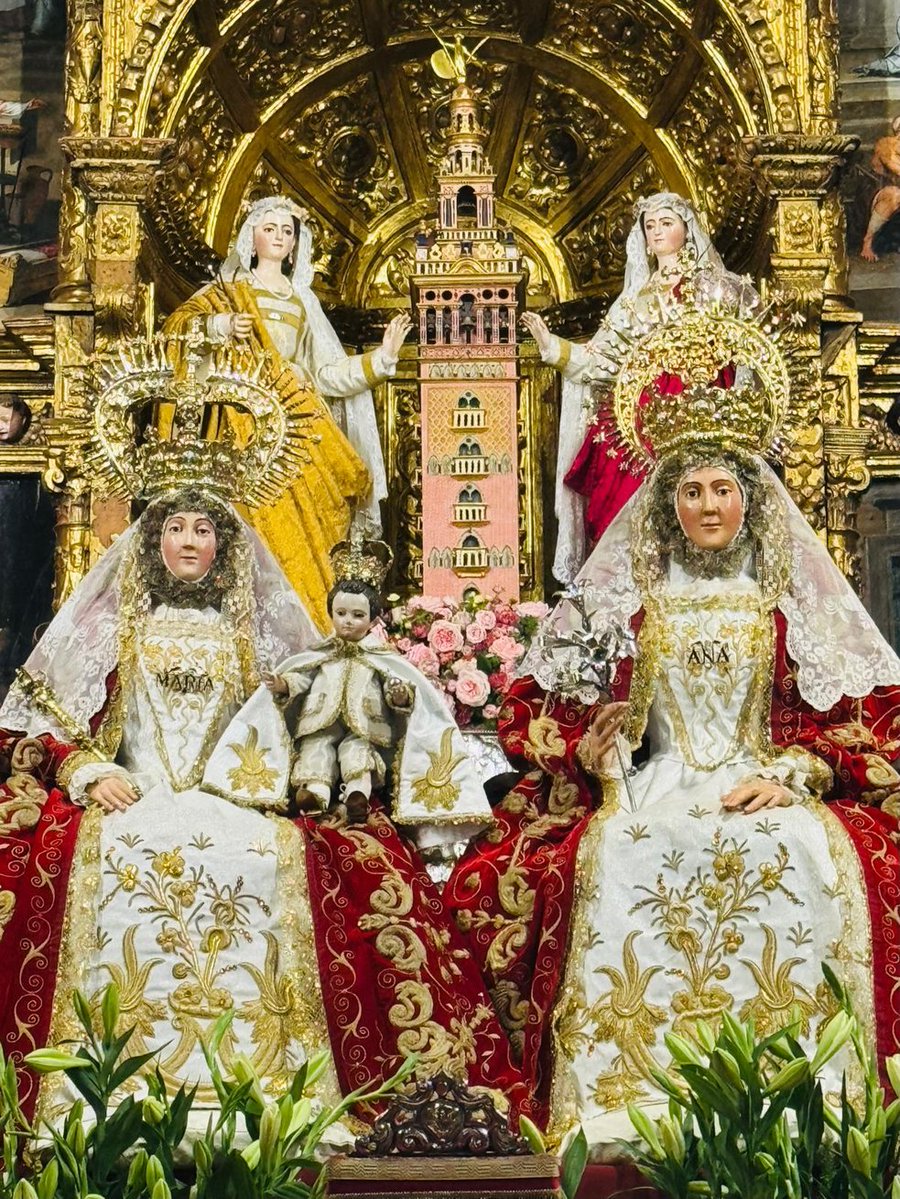 UnCofradeMas's tweet image. Altar de Novena de Santa Ana, la Santísima Virgen y el Divino Infante. Foto: @ManuelSoriaCam1 @SantaAnaTriana #TDSCofrade #TDSActualidad @JoaquinGomezSev