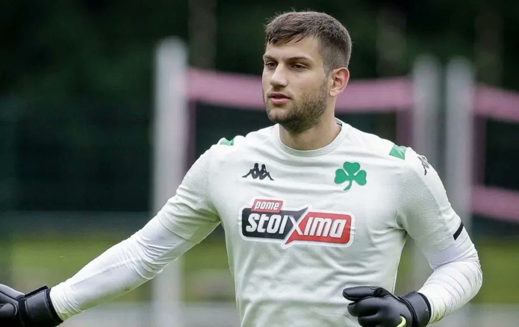 HellasFooty's tweet image. Panathinaikos has confirmed former goalkeeper Konstantinos Kotsaris has returned to the club, signing a deal running through to 2027.
He spent last season at Kalamata and returns to take the role of 3rd choice goalkeeper.
#paofc ☘️