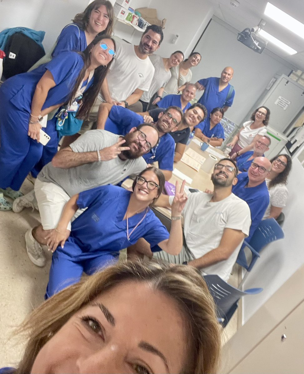 ¡¡¡Equipazo de Urgencias!!! 
Hay cantera 🔝 #EspecialidadMUE
Bienvenidos 💙