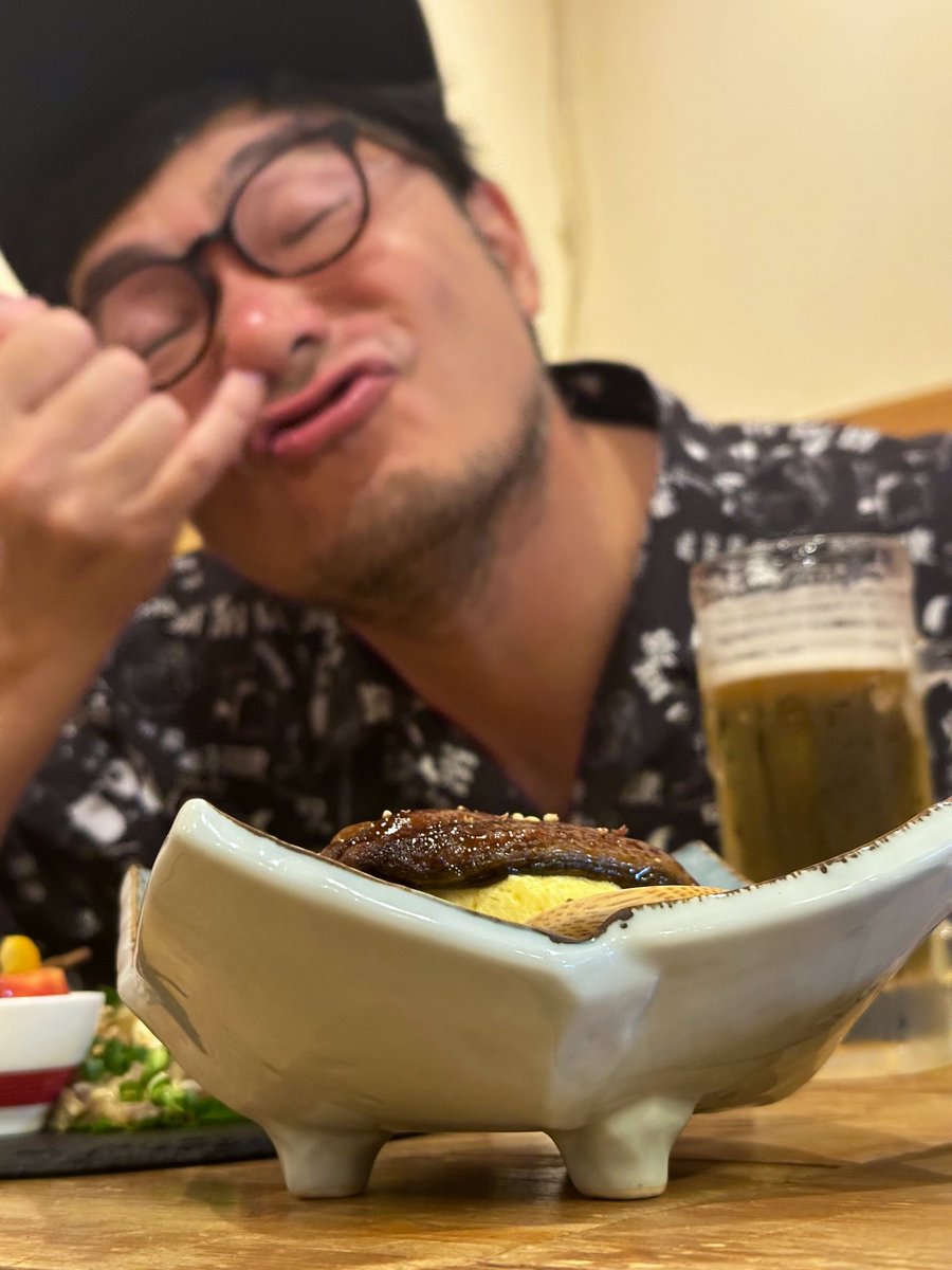 札幌のお洒落居酒屋で料理の写真を盛りたくて写真を撮ってたら、マユムラーがボケを盛ってくれてた。
マユムラーは本当にいい人しかいない。