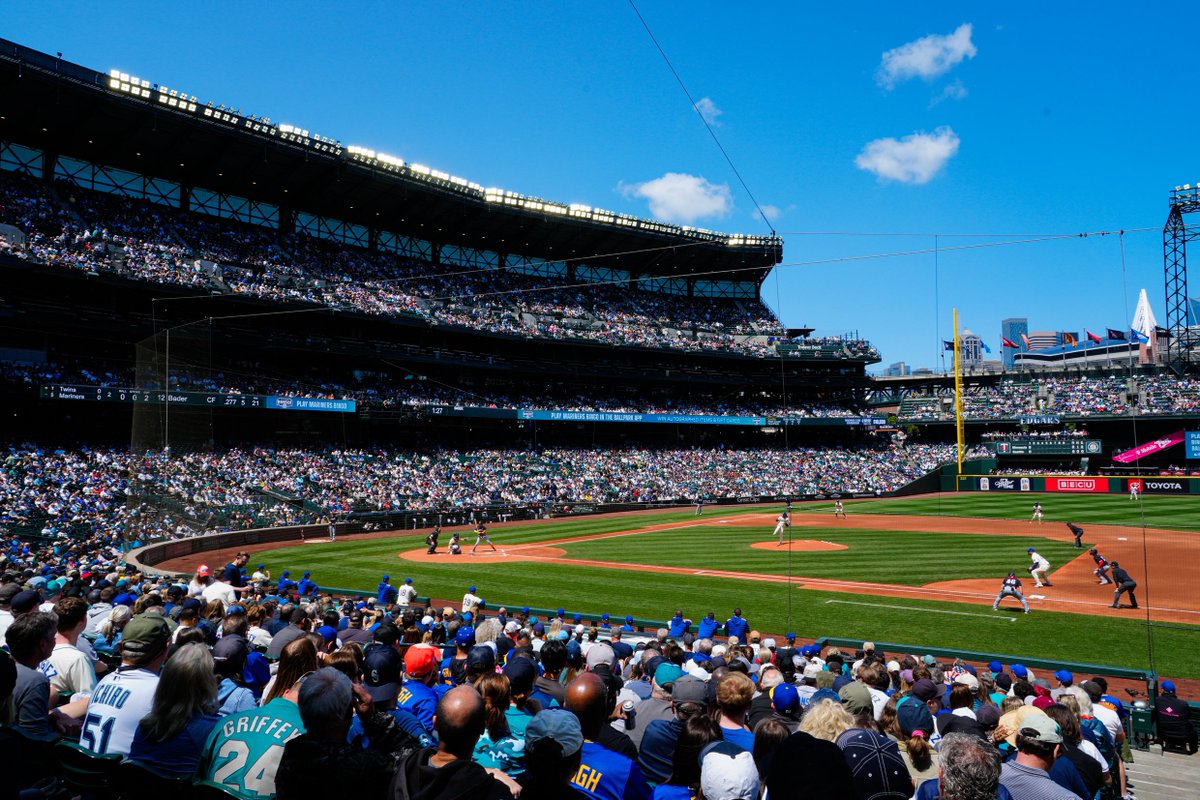 Mariners's tweet image. Three games left on the homestand and the weather is going to be PERFECT 😍
Be here for our series against the Brewers, with 🎟️ starting at just $11. #TridentsUp
&gt;&gt; atmlb.com/4kLzV4h &lt;&lt;