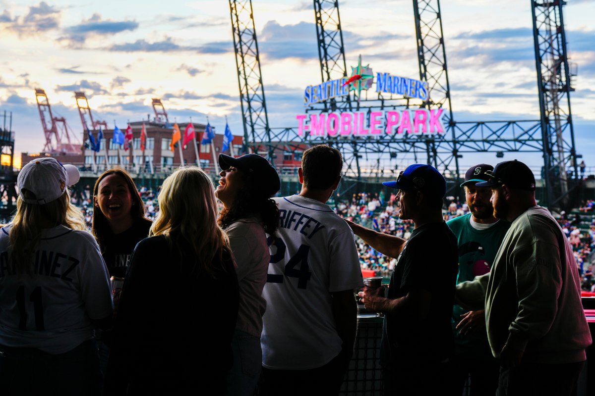 Mariners's tweet image. Three games left on the homestand and the weather is going to be PERFECT 😍
Be here for our series against the Brewers, with 🎟️ starting at just $11. #TridentsUp
&gt;&gt; atmlb.com/4kLzV4h &lt;&lt;