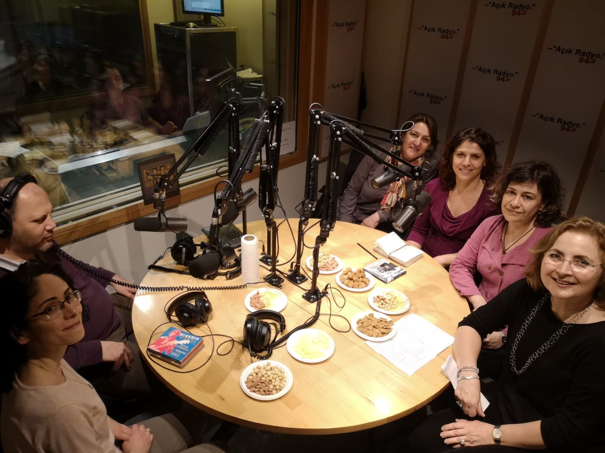 Banttan Buluta'da <a href="/didemgencturk/">didem gençtürk</a> Açık Radyo'nun 30 yıllık arşivinden müstesna programları gün yüzüne çıkarmaya devam ediyor! 

Bugün 12:00'de 10 yıl sürmüş Aheng-i Hengame’yle 23 Ocak 2014 tarihine uzanıyoruz. Soğuk ve fırtınalı bir havada sıcak topraklardan, Afro Beat’in