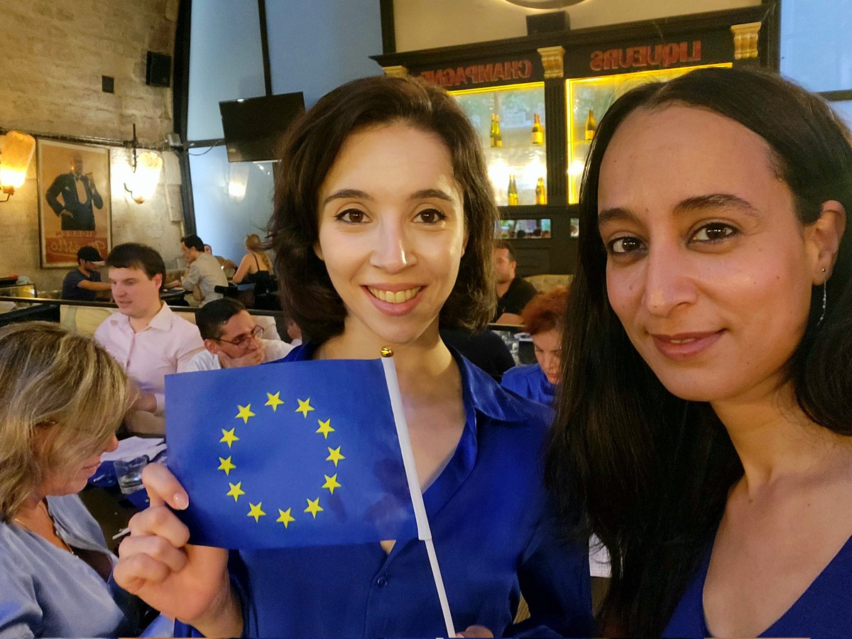 Bouchra Sirsalane (@bsirsalane) on Twitter photo 🇪🇺 Throwback #17juillet
Hommage à #SimoneVeil, présidente du <a href="/Europarl_FR/">Parlement européen en France</a>.
Ce jour, elle prononçait un discours mémorable appelant à une Europe de la 𝐬𝐨𝐥𝐢𝐝𝐚𝐫𝐢𝐭𝐞́, de l’𝐢𝐧𝐝𝐞́𝐩𝐞𝐧𝐝𝐚𝐧𝐜𝐞 et de la 𝐜𝐨𝐨𝐩𝐞́𝐫𝐚𝐭𝐢𝐨𝐧.
Des mots qui résonnent encore.
#SimoneDay 🇪🇺 Throwback #17juillet
Hommage à #SimoneVeil, présidente du <a href="/Europarl_FR/">Parlement européen en France</a>.
Ce jour, elle prononçait un discours mémorable appelant à une Europe de la 𝐬𝐨𝐥𝐢𝐝𝐚𝐫𝐢𝐭𝐞́, de l’𝐢𝐧𝐝𝐞́𝐩𝐞𝐧𝐝𝐚𝐧𝐜𝐞 et de la 𝐜𝐨𝐨𝐩𝐞́𝐫𝐚𝐭𝐢𝐨𝐧.
Des mots qui résonnent encore.
#SimoneDay