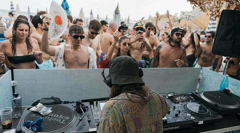 Ortigia no es solo un festival. Es una forma de estar en el mundo.

En medio del caos de agendas festivaleras infinitas, Ortigia Music nos recuerda que menos, muchas veces, es más. Que la electrónica también puede ser íntima, sofisticada y humana.
🔗nrfmagazine.com/2025/07/21/ort…