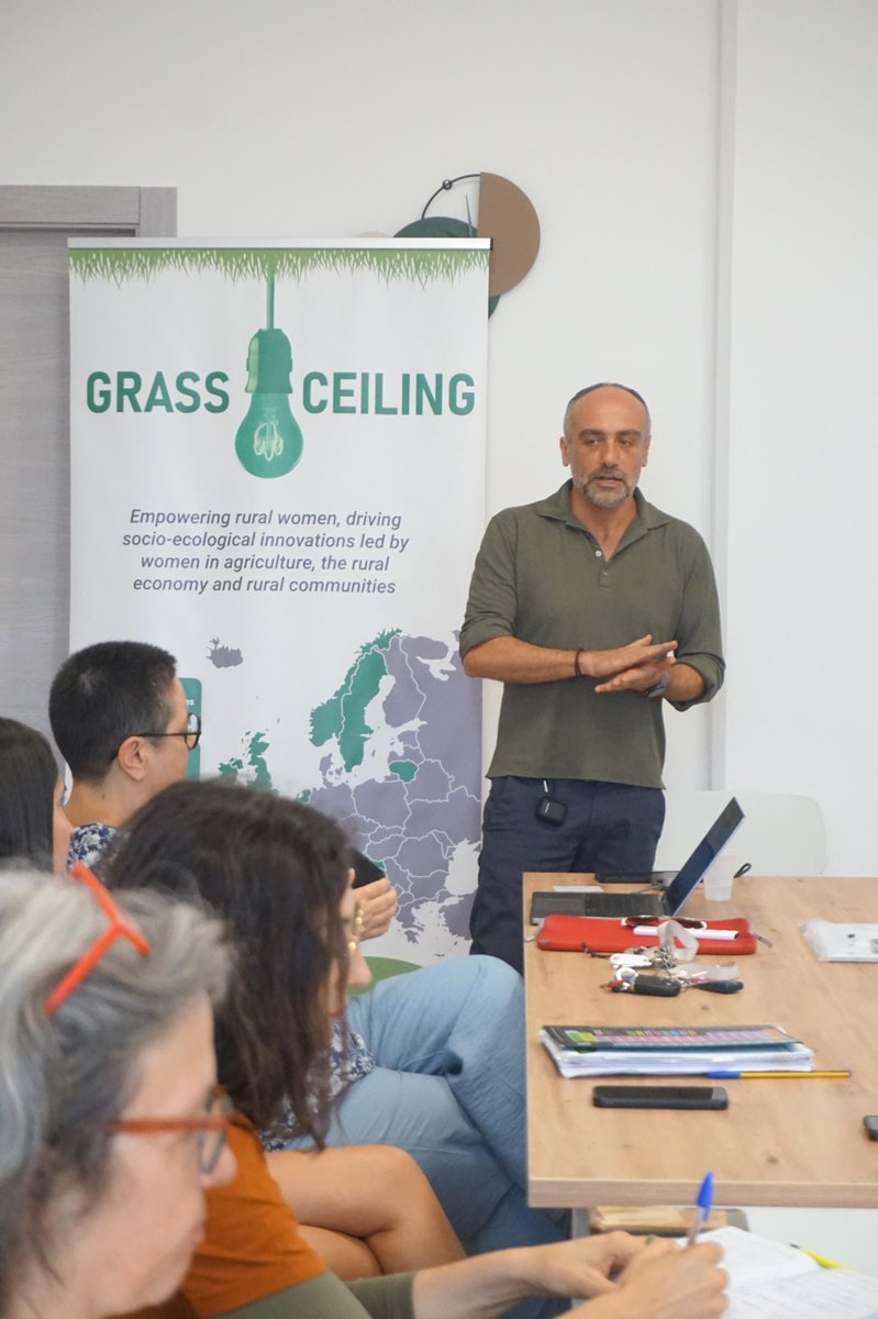 GRASSCEILING_EU's tweet image. Memory met vision at Grass Ceiling's 8th Living Lab in Ruvo di Puglia! Rural innovators, guided by Ernesto Pagano, revisited past journeys and explored future tools like "Nidi" with Puglia Sviluppo. Empowering women in rural areas. #GrassCeiling #Innovation #WomenEmpowerment