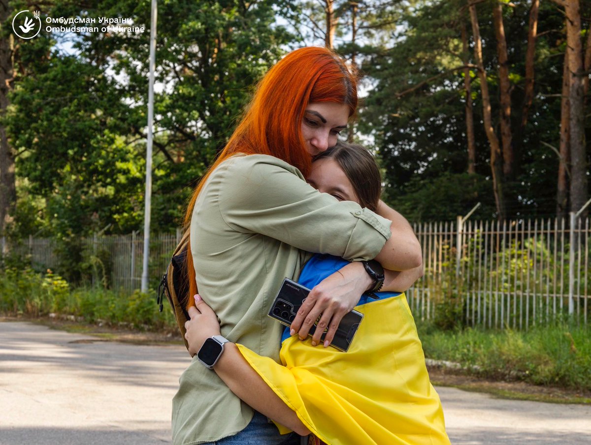 EuromaidanPress's tweet image. 11 Ukrainian children aged 10 to 17 returned from Russian-occupied territories and Russia.
One girl was reunited with her mother after years apart. 5 siblings taken to Russia during fighting have made it home.
Total kids returned since 2022 - 1453; 19546 kidnapped/deported