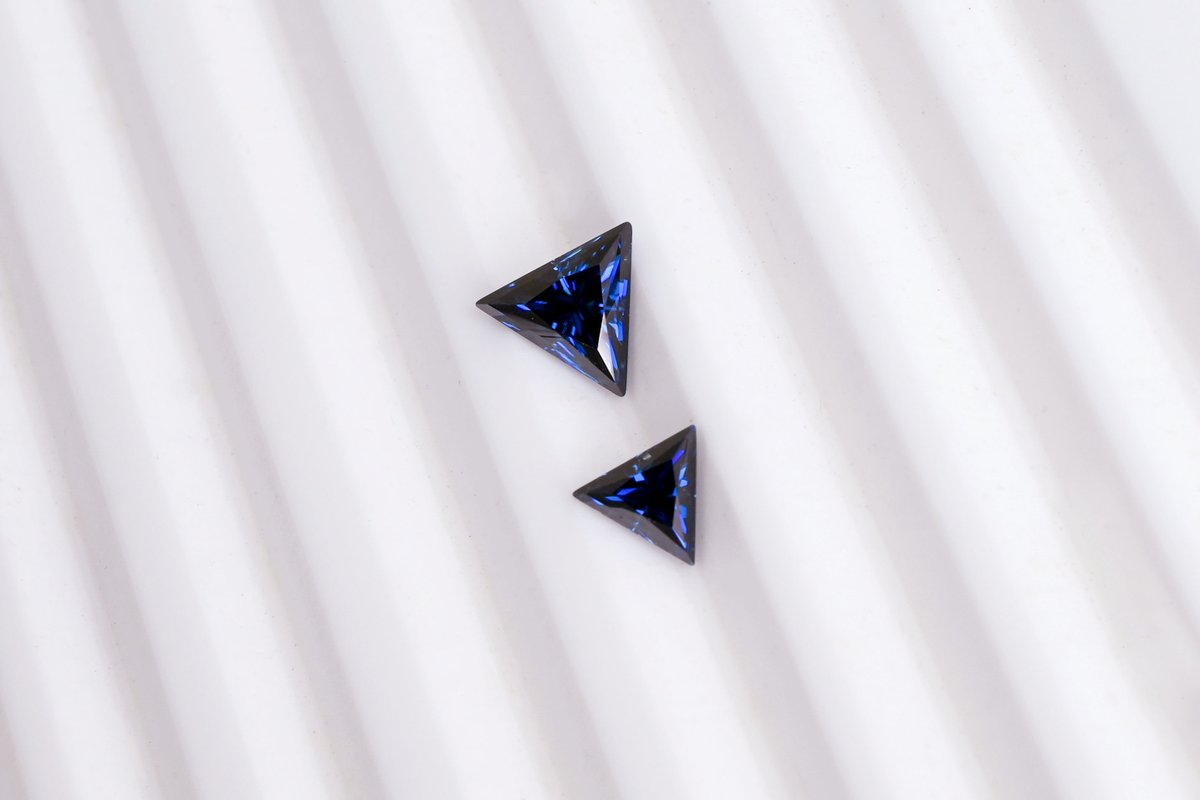 hiris_j's tweet image. 신상컬러💙✨
다크 사파이어 블루 모이사나이트
트라이앵글컷 5x5mm, 6.5x6.5mm 업로드 되었어요~!
hiris.co.kr/product/%EB%8B…