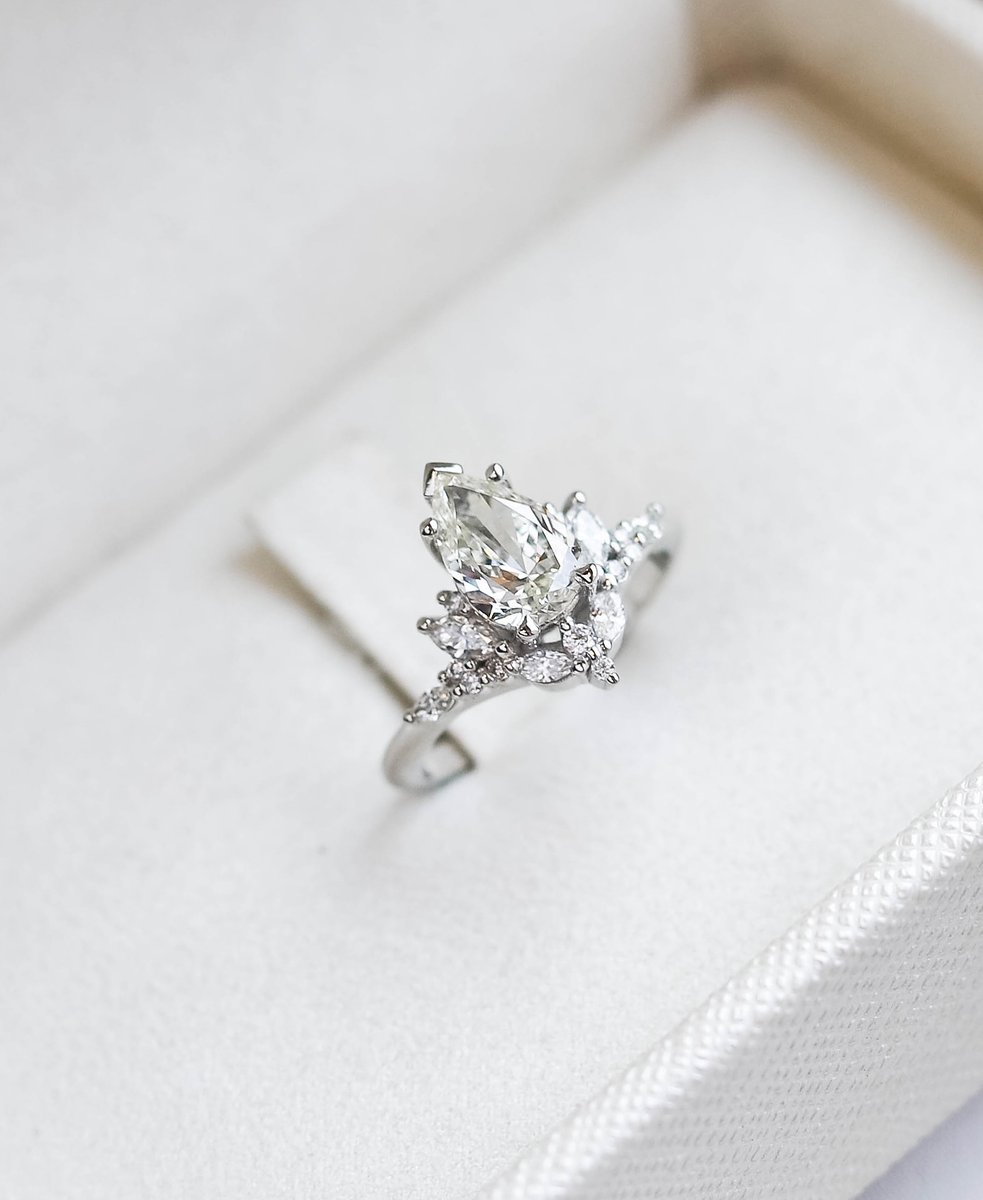 Our lovely couple got engaged this weekend!
One of our favourites so far. Let us know what your thoughts are and if there's something you would change - what would it be?

#engagementring #shesaidyes #customjewellerysa #pretoriajewellery #pretoriajewellery #diamonds #diamondrings