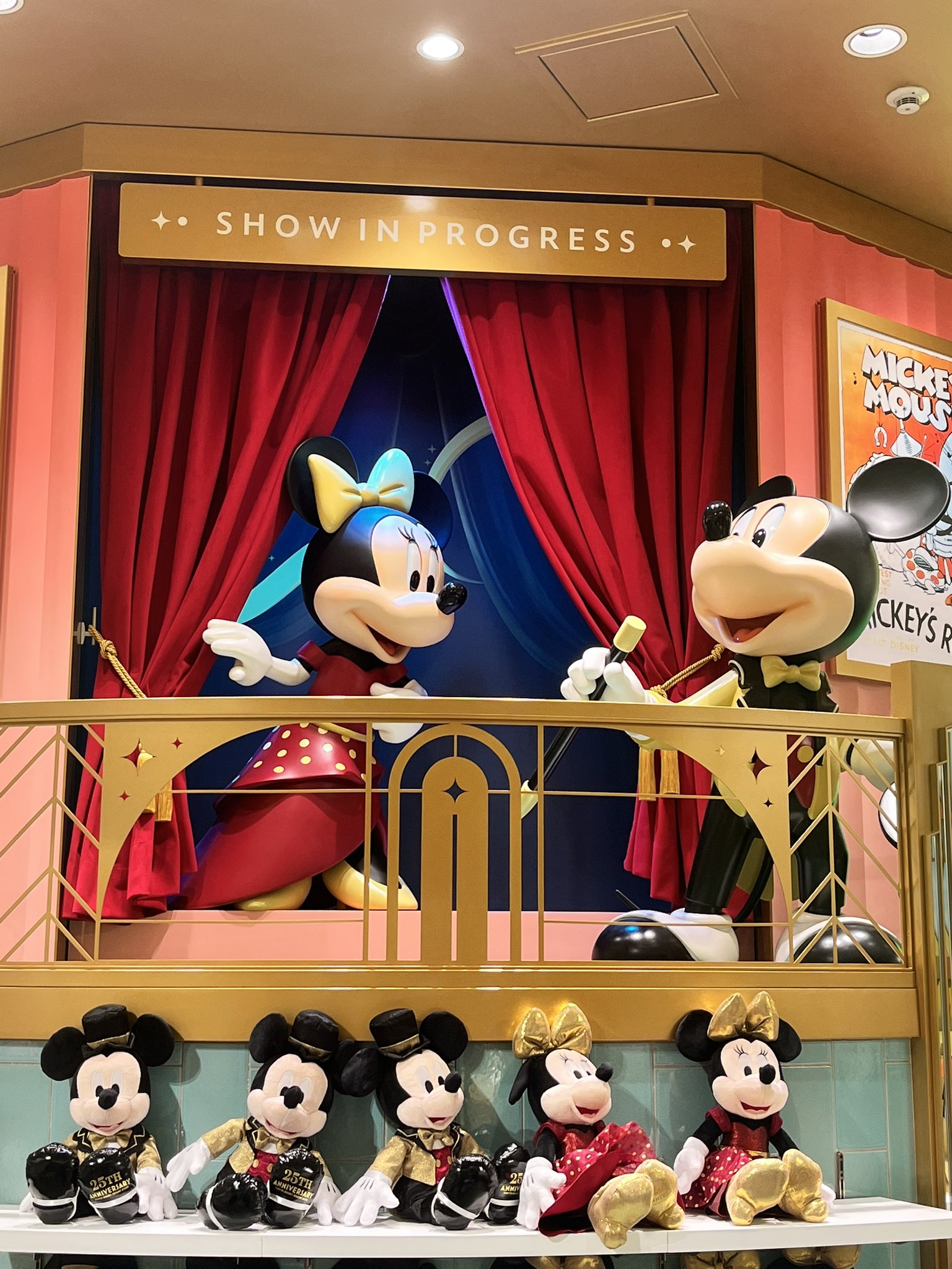 Disney - 専用ページです(｡•ᴗ•｡) Disney バッジ 「WEB限定」ACCOMMODE×Nakajima sisters
