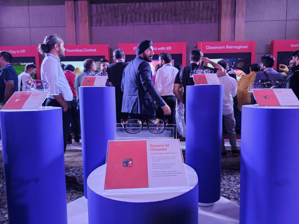 Snapdragon_IN's tweet image. Pick. Try. Learn and Wow! 👓
This is what XR looks (and feels) like. #SnapdragonForIndia