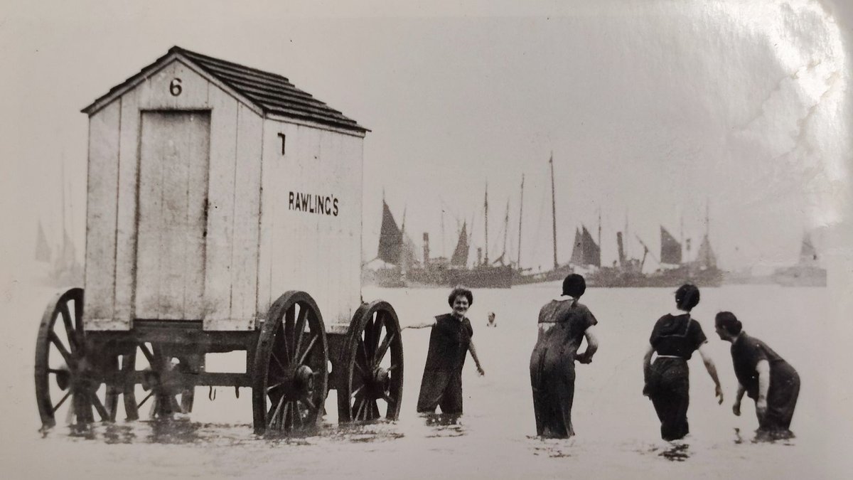 Humap: the storytelling map platform (@humap_me_) on Twitter photo Pictured: bathings huts. #Scarborough, c.1990-1920
Our #RecordOfTheDay is from the <a href="/ScarbsMuseums/">Scarborough Museums and Galleries</a> #Humap
See more scarboroughatlas.org/map/records/ht…
#VictorianHistory #EdwardianHistory #Yorkshire #GLAM #GLAMA Pictured: bathings huts. #Scarborough, c.1990-1920
Our #RecordOfTheDay is from the <a href="/ScarbsMuseums/">Scarborough Museums and Galleries</a> #Humap
See more scarboroughatlas.org/map/records/ht…
#VictorianHistory #EdwardianHistory #Yorkshire #GLAM #GLAMA
