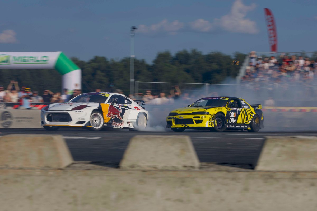 miasto_katowice's tweet image. Za nami druga runda Driftingowych Mistrzostw Polski na Lotnisku Muchowiec w Katowicach! 🔥
🚗 Łukasz Tasiemski triumfuje w klasie PRO
🚗 Patryk Detmer umacnia się na prowadzeniu w klasyfikacji SEMI PRO
Tłumy kibiców i niesamowita atmosfera na trybunach, a na torze niezwykle…