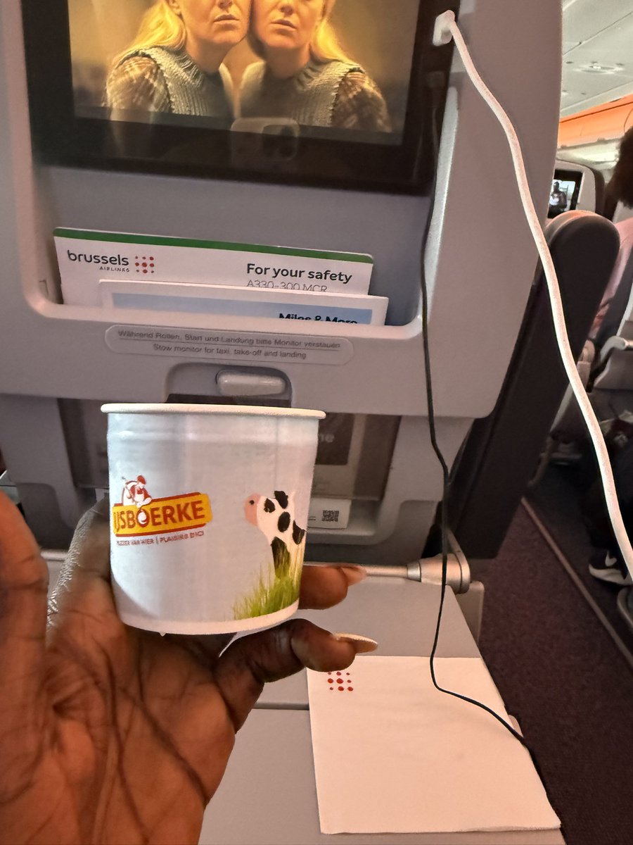 akosuashirly's tweet photo. Brussels Airline , I was not aware of your game but now I’m sat. 👏🏾
First time flying with them  and tell me why for the Brussels to Ghana flight we had:
• Jollof on the menu (looks crazy but tasted amazing)
• ice cream!!!!For Economy? A win 
•very generous with the drinks https://t.co/SB99c8N7zF