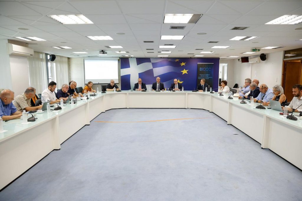 Ανακοινώθηκε στις 16 Ιουλίου η ίδρυση του πρώτου Ελληνικού Κέντρου Ικανοτήτων Ημιαγωγών (HCCC), με πρωτοβουλία της <a href="/GreekEmergTech/">HETiA</a> &amp; του <a href="/MinDevGR/">Υπουργείο Ανάπτυξης</a>. Στην πρωτοβουλία συμμετέχει το ΕΚΕΤΑ -ανάμεσα σε άλλα κορυφαία ΕΚ, Πανεπιστήμια&amp;συνεργάτες από τη βιομηχανία tinyurl.com/442xcz47